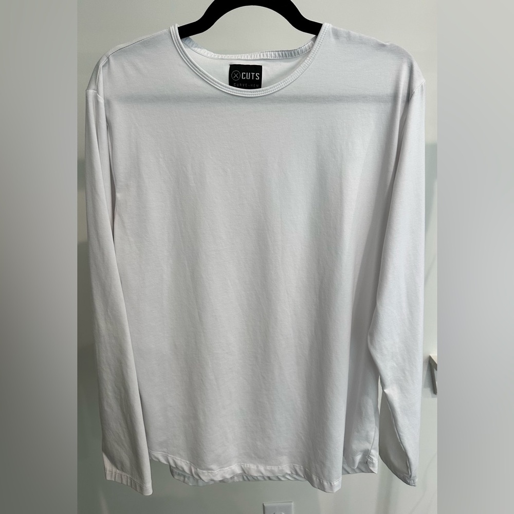 Professional Athletes CUTS AO Long Sleeve Curve-Hem Tee
White-Size XL - Picture 2 of 3